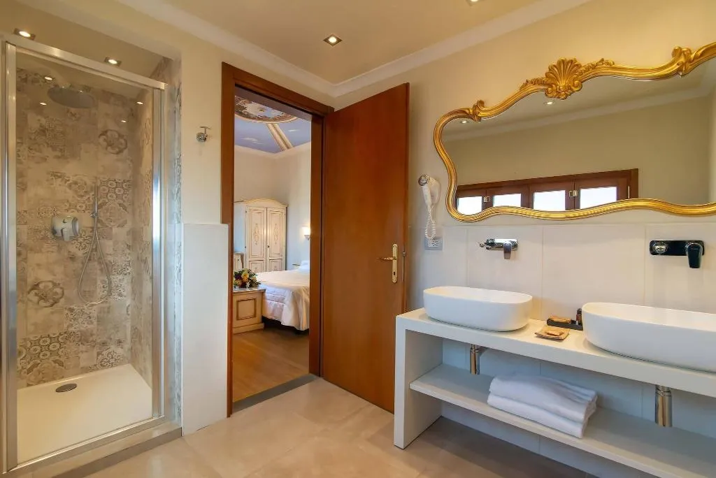 TWIN SUPERIOR Room, Porta Faenza, Florence