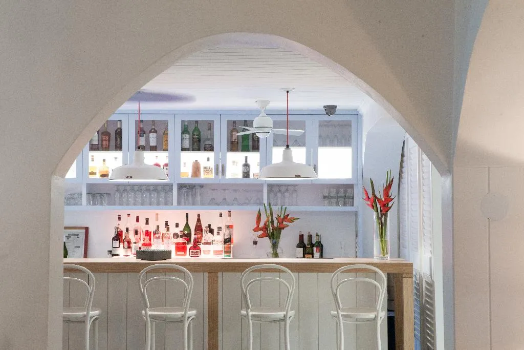 Bar, Coral Sands Hotel, Nassau