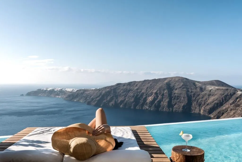 Room, West East Suites, Santorini
