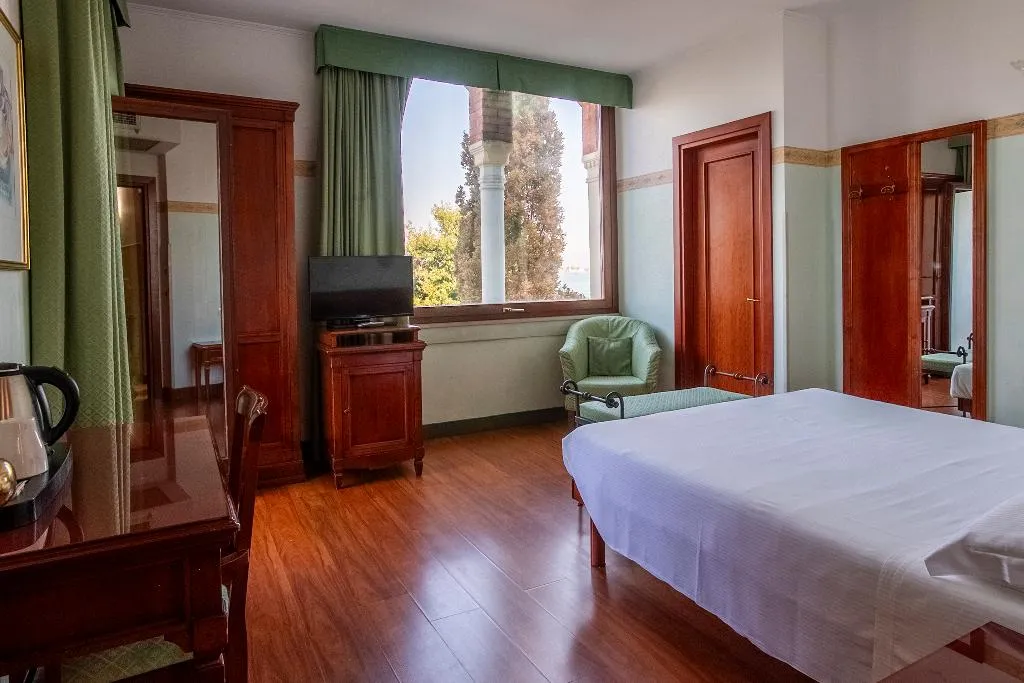 DOUBLE CLASSIC WITH BALCONY Room, Russo Palace, Venice