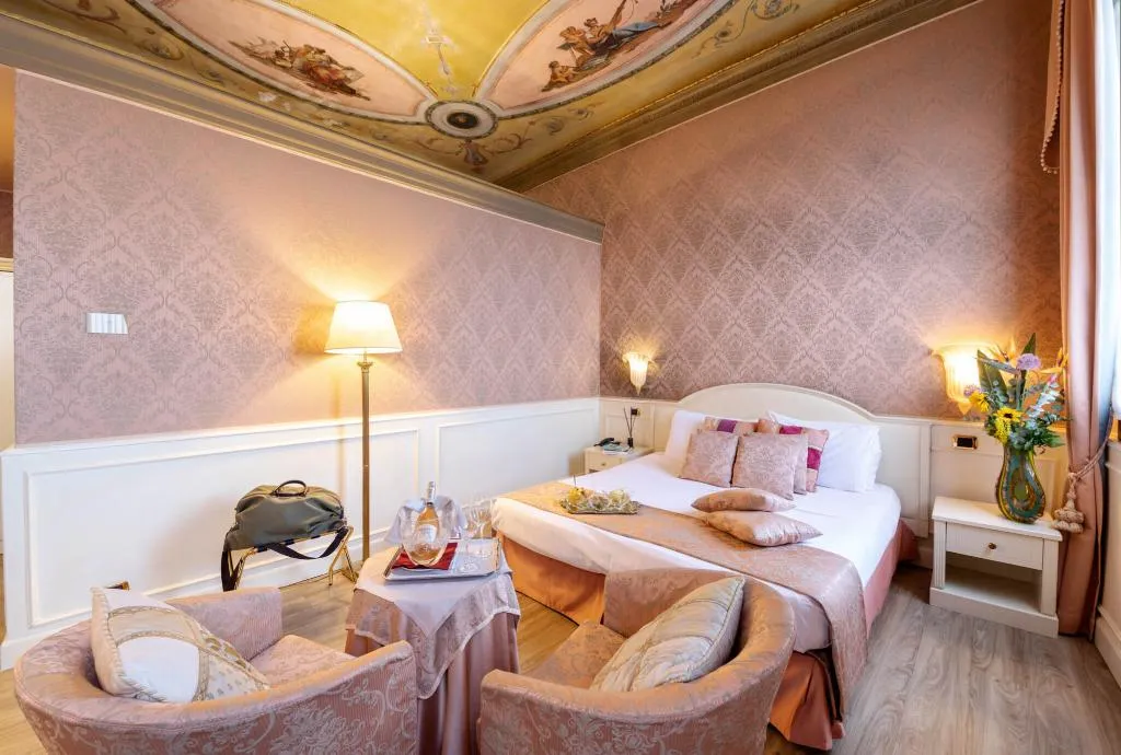 JUNIOR SUITE CANAL VIEW Room, Duodo Palace, Venice