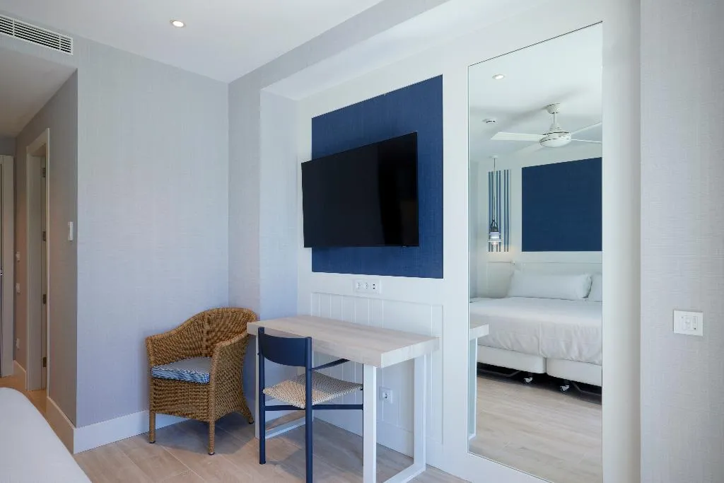 FAMILY ROOM PREMIUM GARDEN VIEW Room, Catalonia Mirador des Port, Menorca
