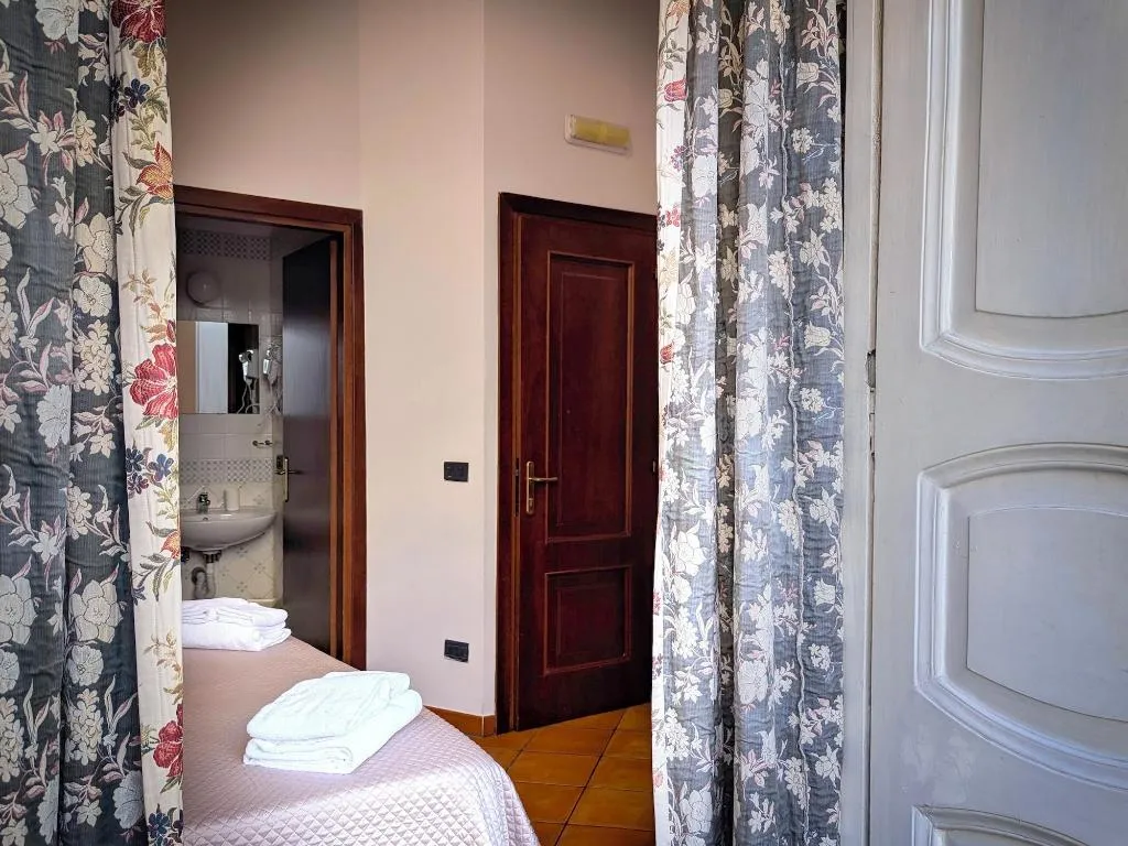 Room, La Locanda Dell Arte, Naples