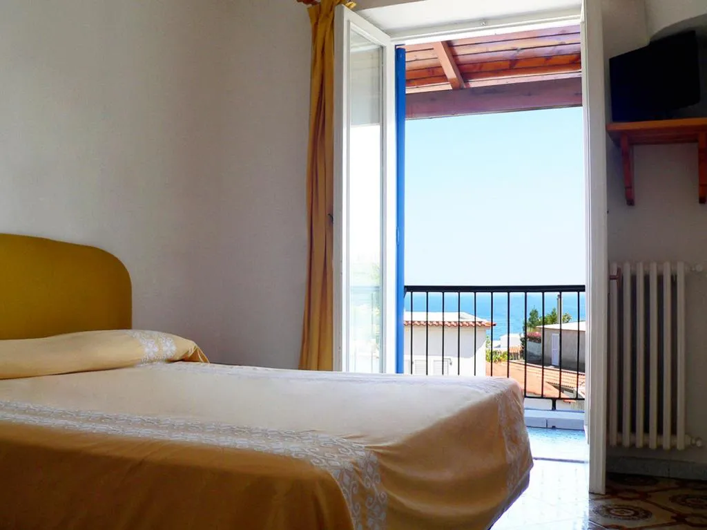 DOUBLE CLASSIC SEA VIEW Room, La Maggioressa, Naples