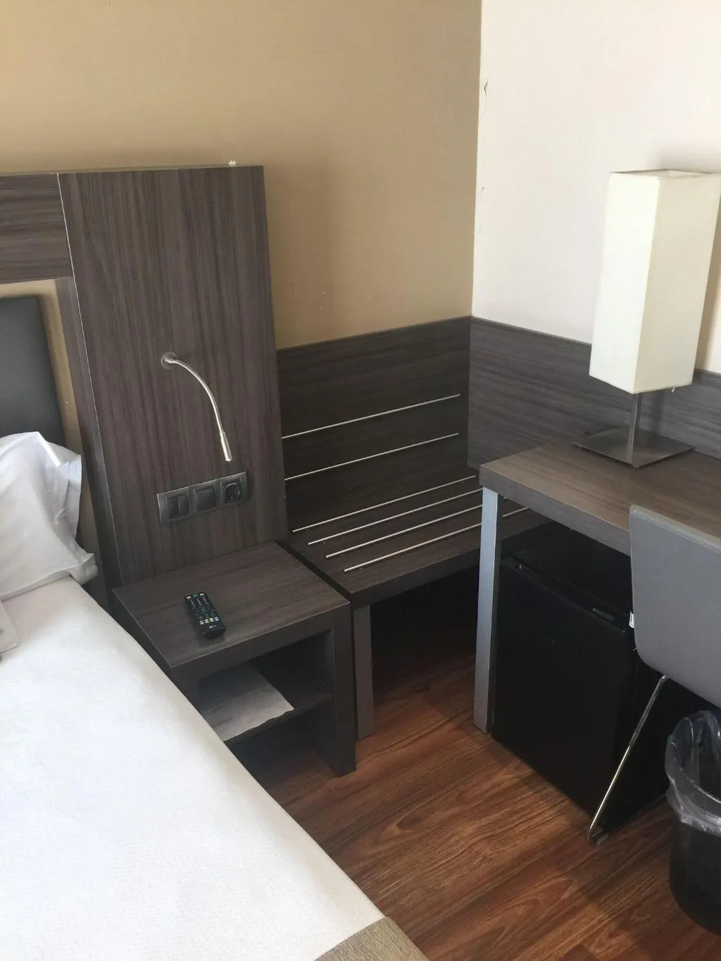 Room, Oasis, Barcelona