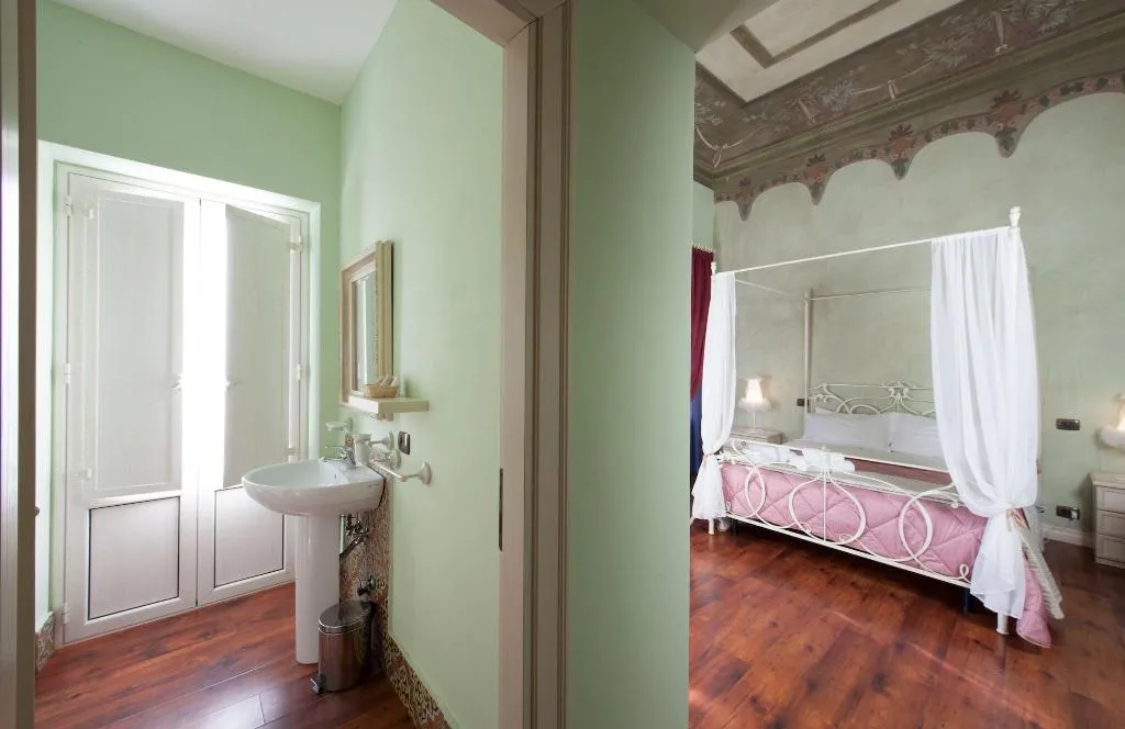 Room, Garibaldi 61, Catania