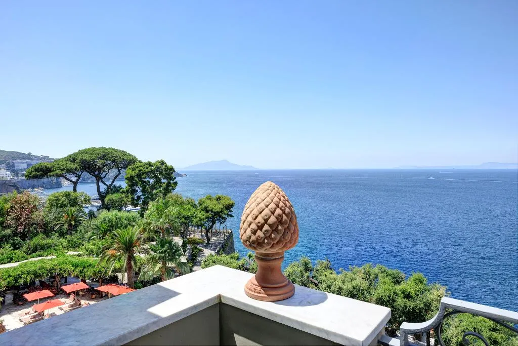 SUITE PARTIAL SEA VIEW Room, Grand Hotel Ambasciatori, Naples
