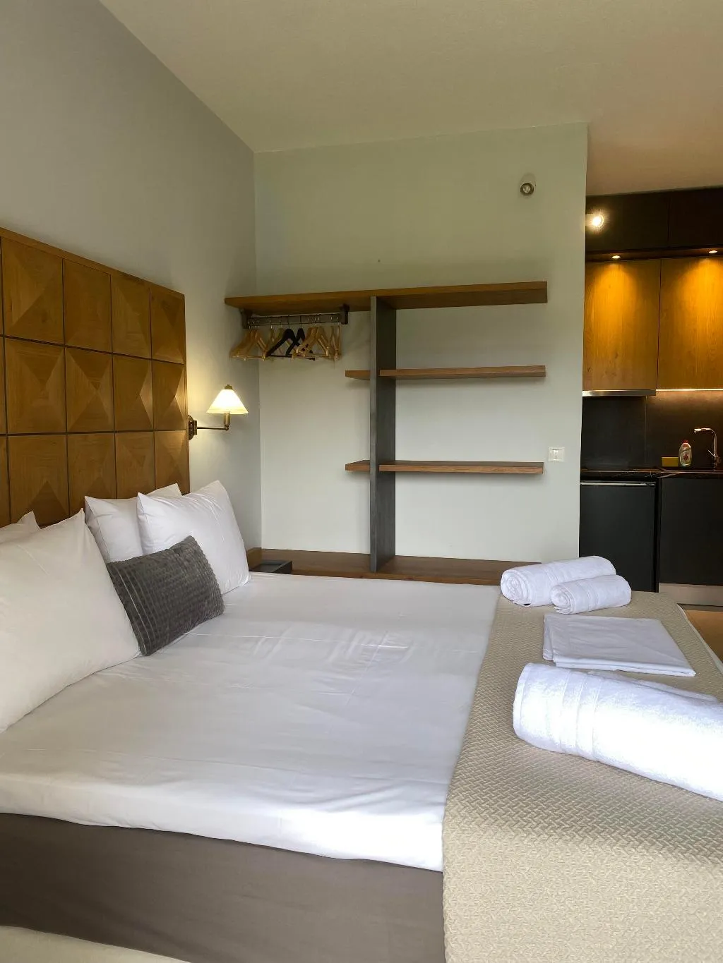 STUDIO DELUXE ONE BED Room, Villa Xanthippi, Skiathos