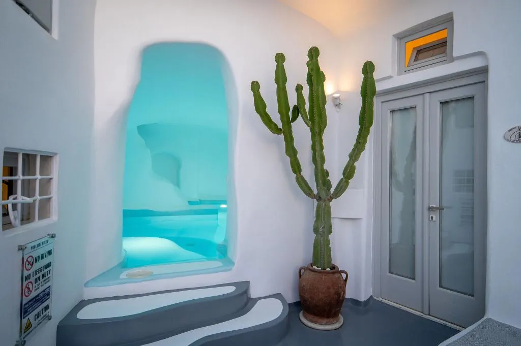 QUADRUPLE WITH JACUZZI Room, Trieris Villas & Suites, Santorini