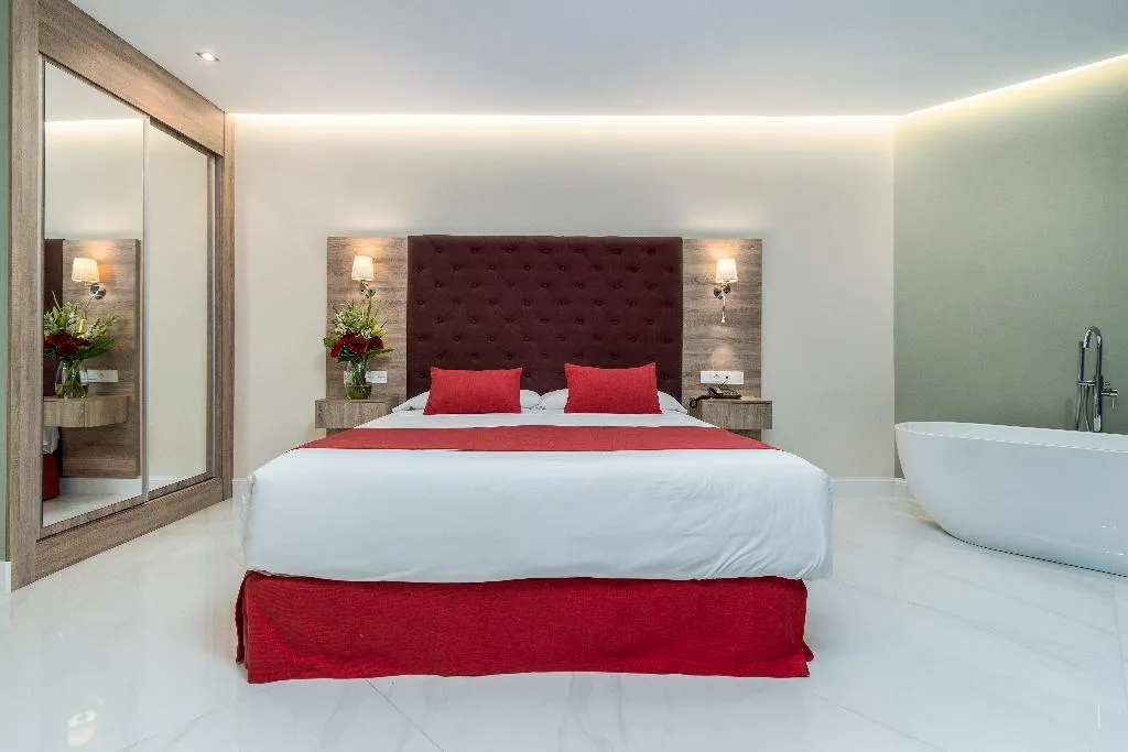 JUNIOR SUITE CAPACITY 3 Room, Los Arcos, Costa Del Sol