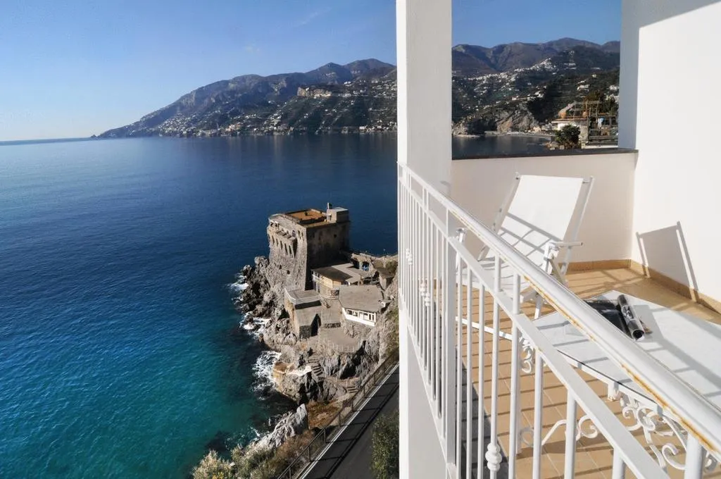 STUDIO SEA VIEW Room, Residence Due Torri, Naples