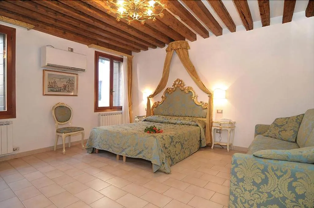 Room, Hotel Al Vagon, Venice