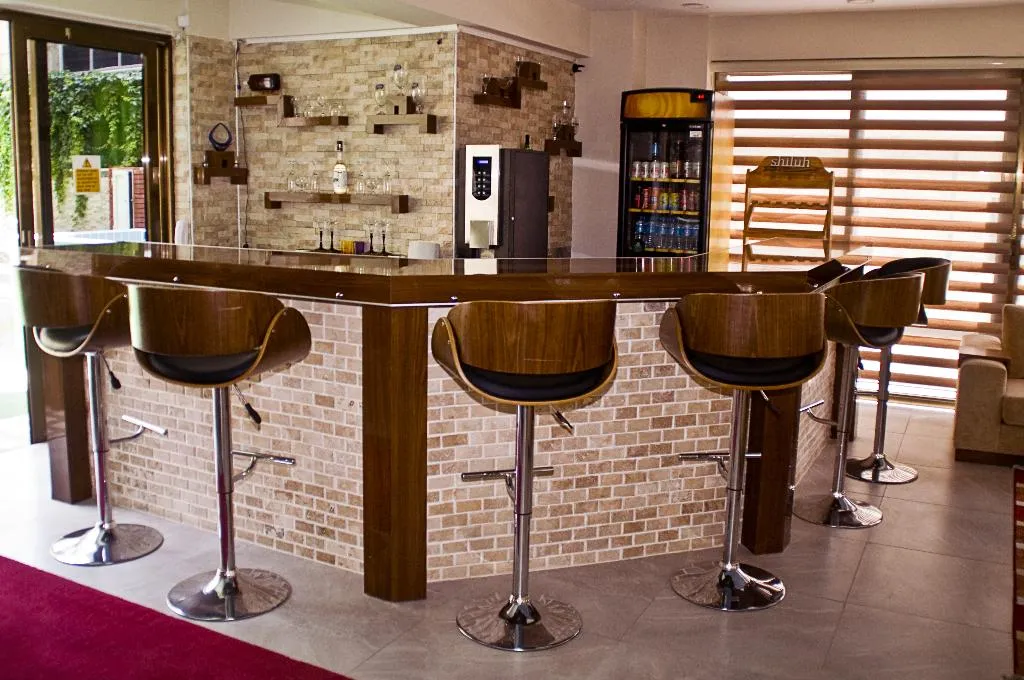 Bar, Saturn, Izmir