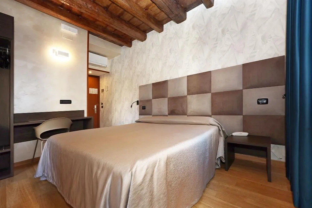 Double or Twin STANDARD Room, Rimini Hotel, Rome