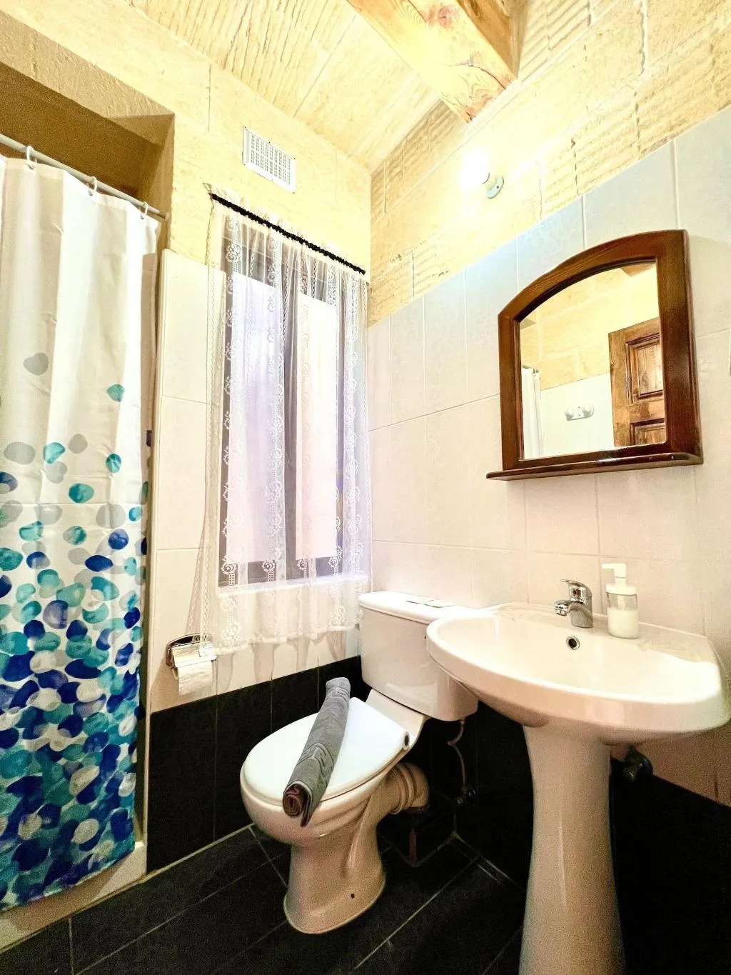 Room, Grotto's Paradise B&B, Gozo