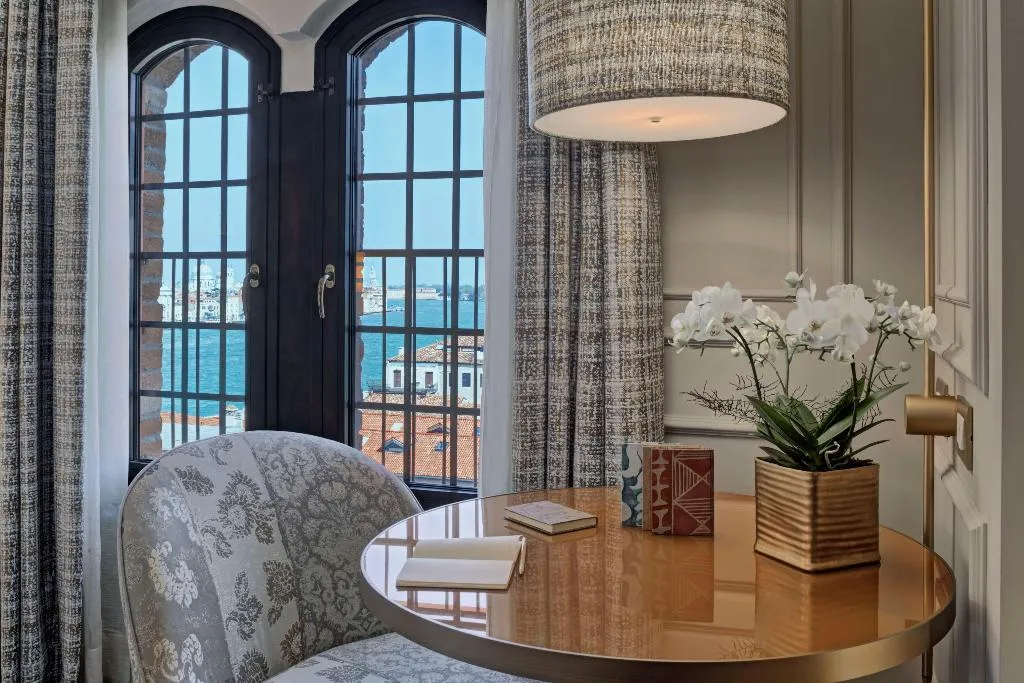 Room, Hilton Molino Stucky Venice, Venice