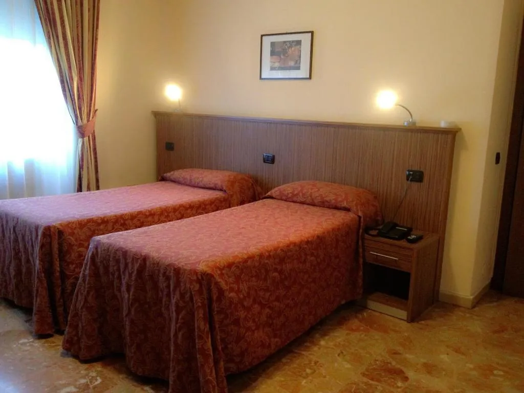 Room, Hotel York, Milan