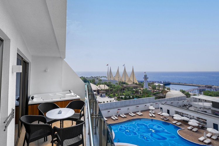 Rubi Platinum Sign, Antalya