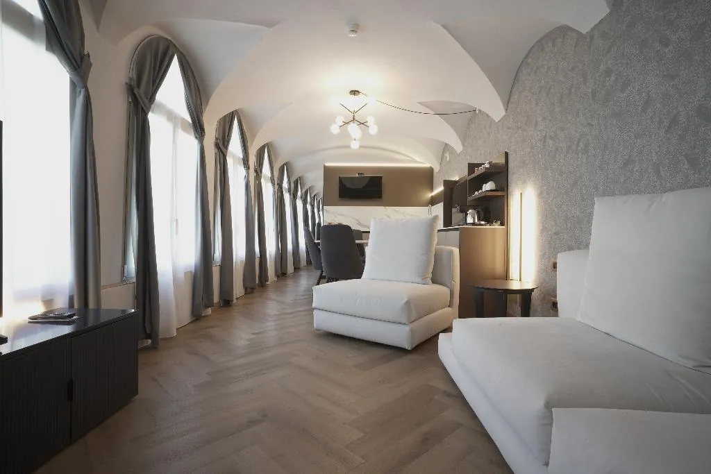 SUITE Presidential Room, Palazzo Santo Spirito, Milan