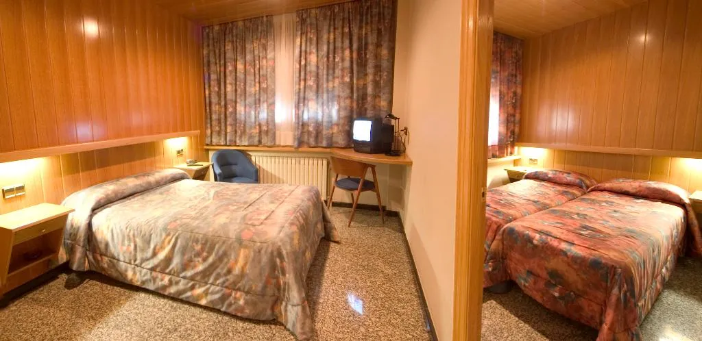 FAMILY ROOM SUPERIOR Room, Sant Antoni, Barcelona