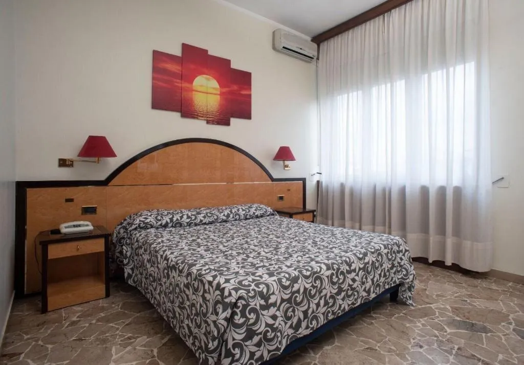 Room, H&L Hotel, Milan
