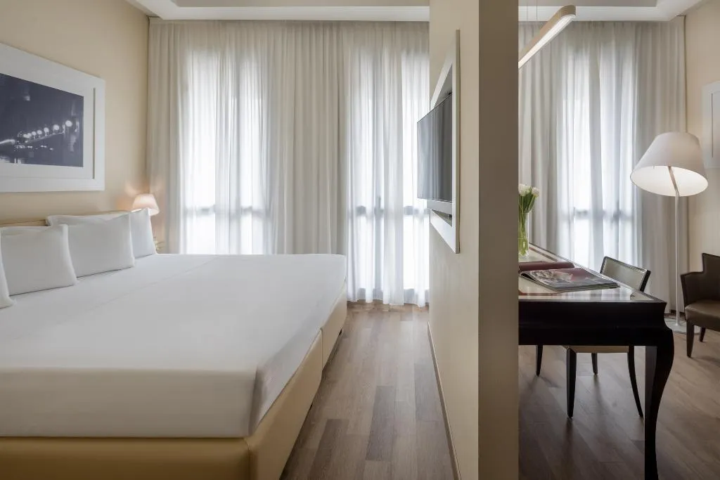 JUNIOR SUITE CAPACITY 3 Room, UNA HOTELS Cusani Milano, Milan