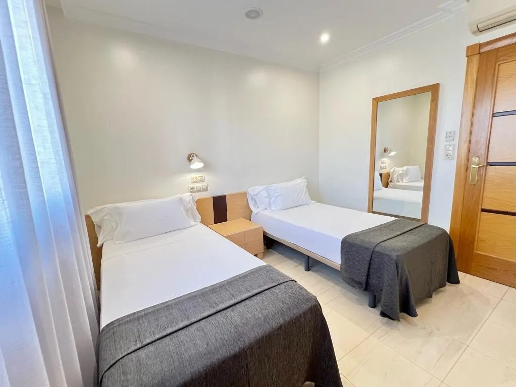 APARTMENT CAPACITY 6 TWO BEDROOMS Room, Mediterraneo Real, Costa Del Sol