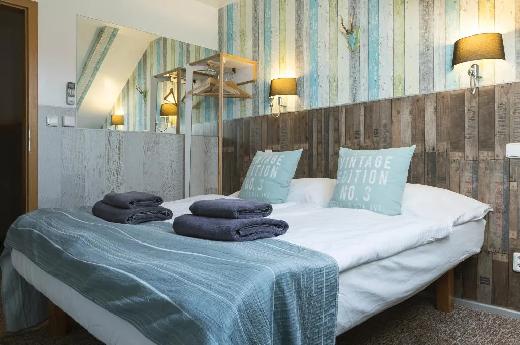 DOUBLE STANDARD Room, Royal Court Hotel, Prague