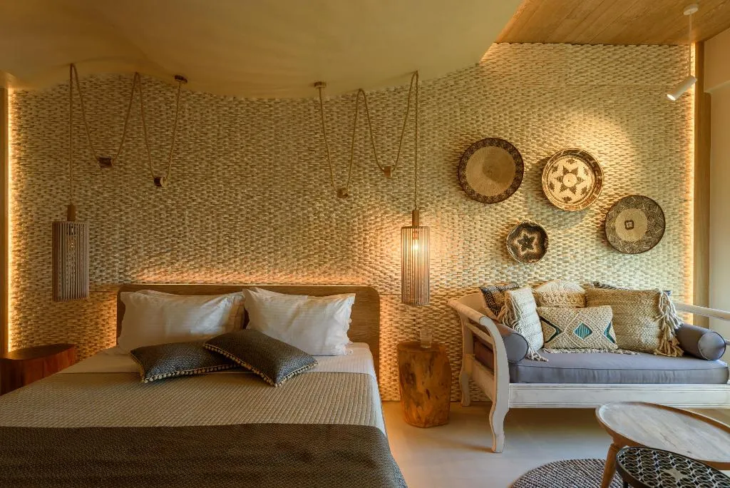 SUITE WITH JACUZZI Room, Divelia East Suites, Santorini