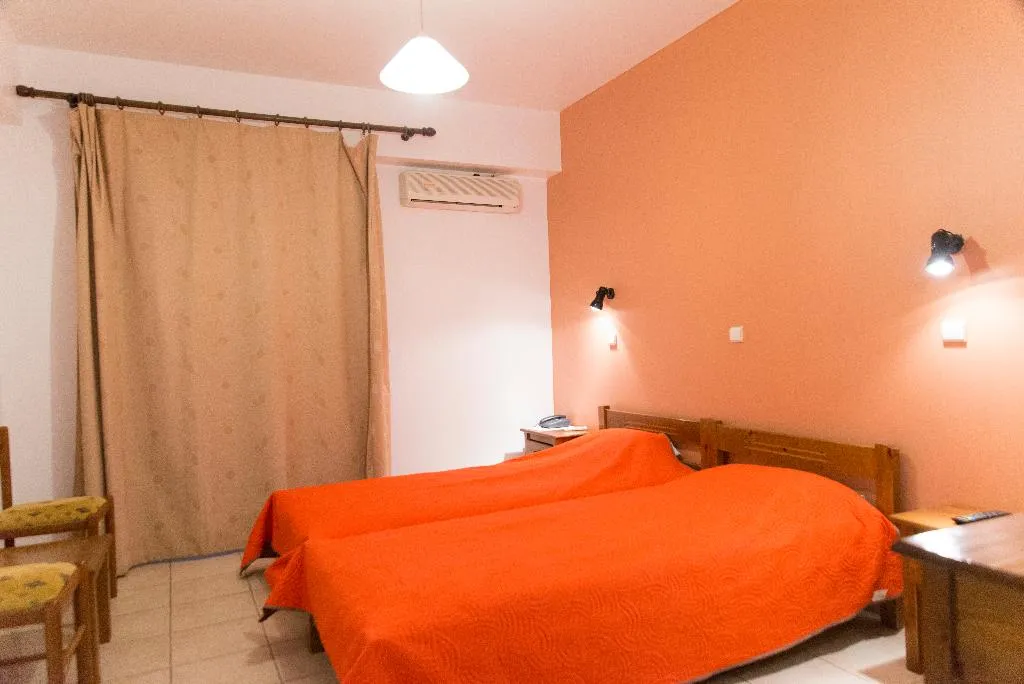 Room, Athina, Kalamata