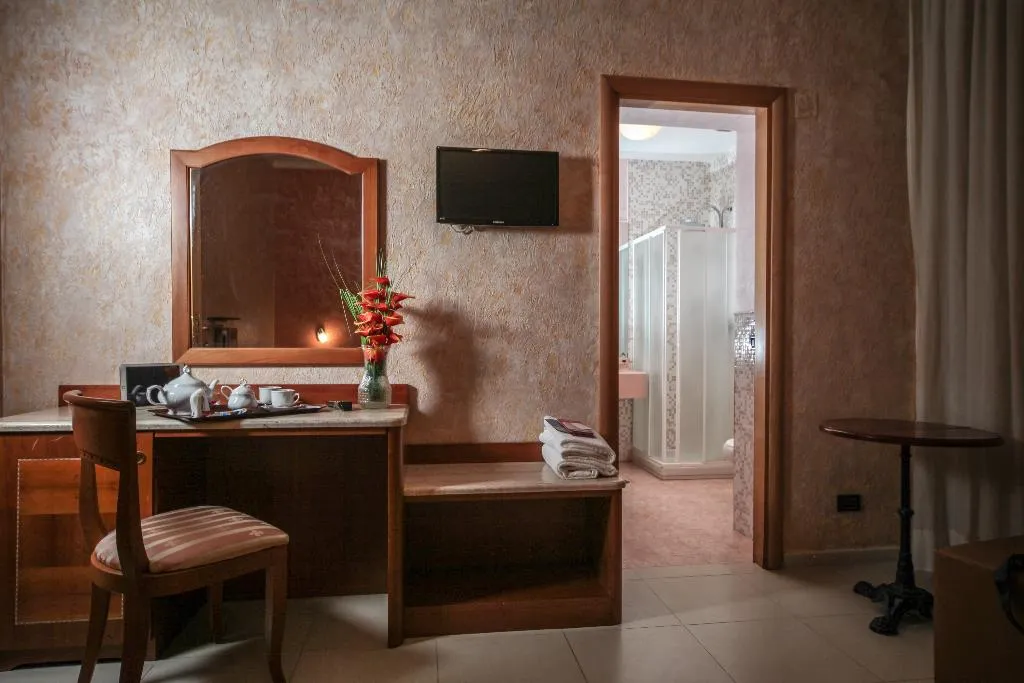 SINGLE STANDARD Room, La Pace, Naples
