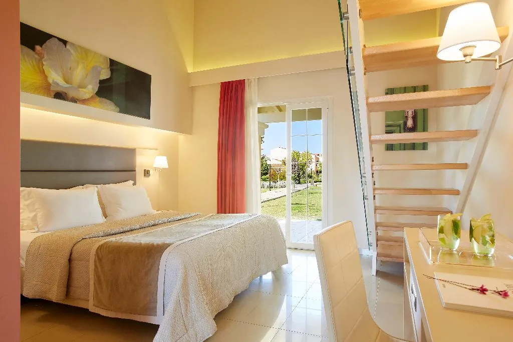 FAMILY ROOM GARDEN VIEW Room, Capo Di Corfu, Corfu