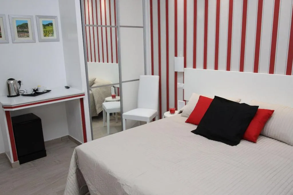 Room, Interno 2 Roma, Naples