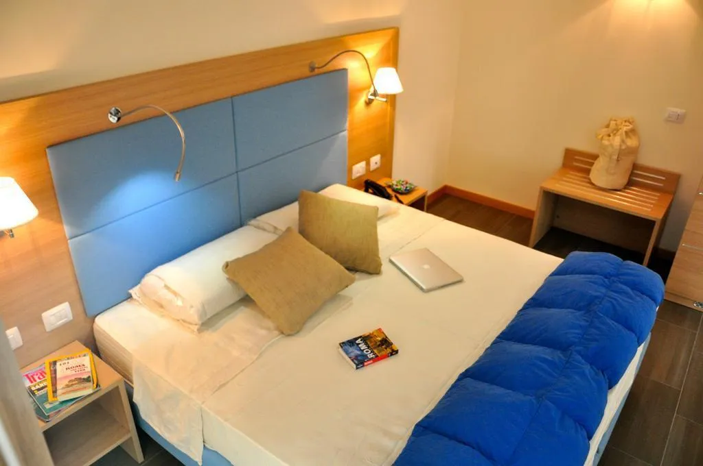 DOUBLE STANDARD Room, 325 Tor Vergata, Rome