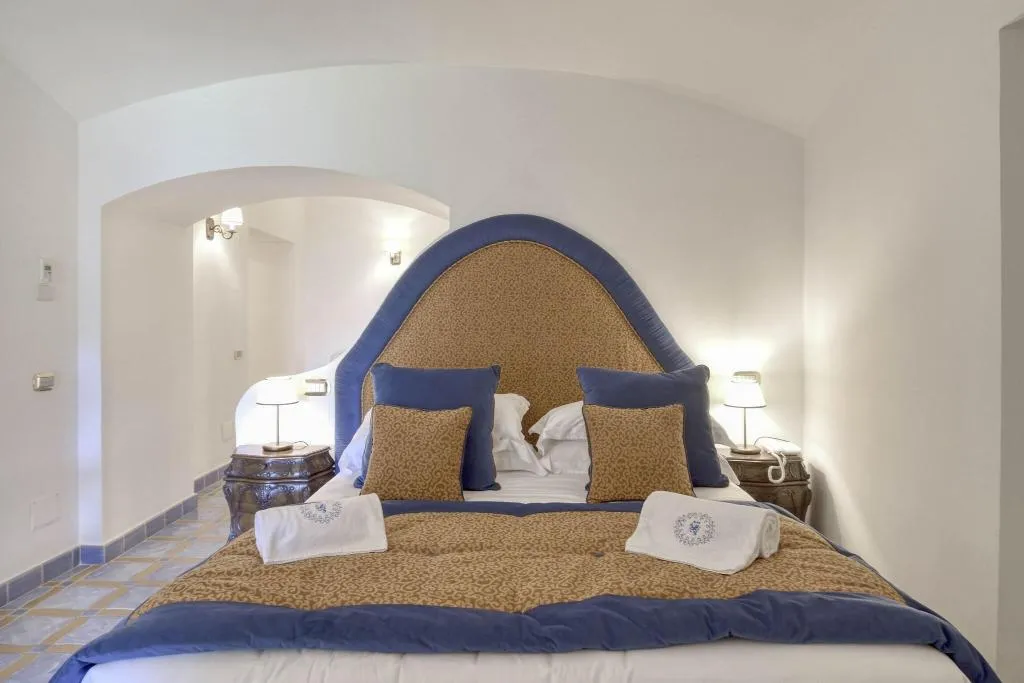 JUNIOR SUITE KING SIZE BED Room, Hotel Palazzo Confalone, Naples