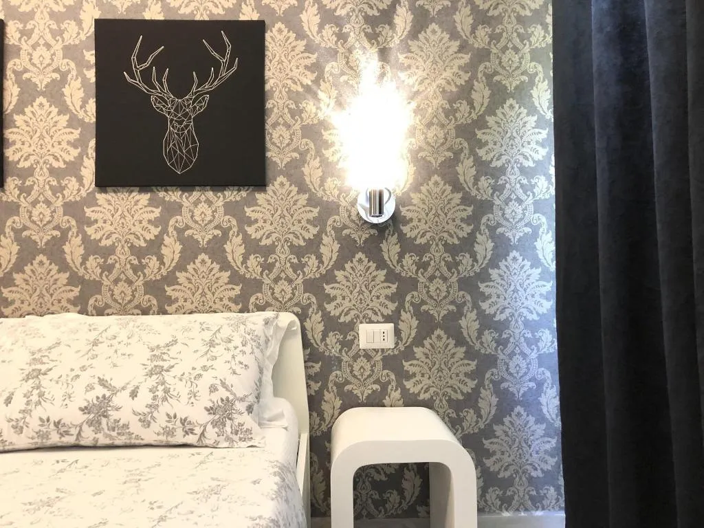 Room, Black & White G&G, Rome