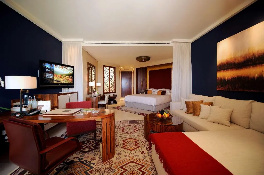 Room CLUB KING BED Room, Raffles Dubai, Dubai
