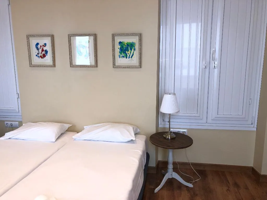 Room, Life Apartments San Vicente, Seville