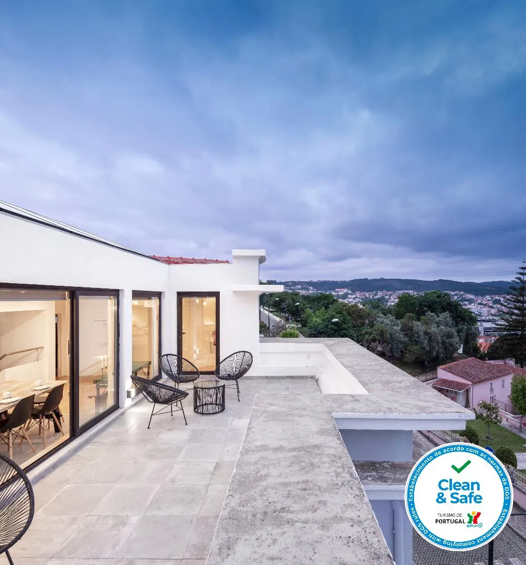 Terrace, Penedo Da Saudade Suites & Hostel, Porto