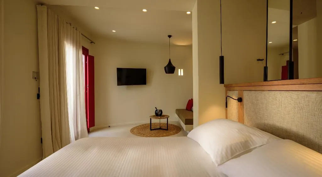 SUITE WITH PRIVATE POOL Room, Potnia Theron Suites, Santorini