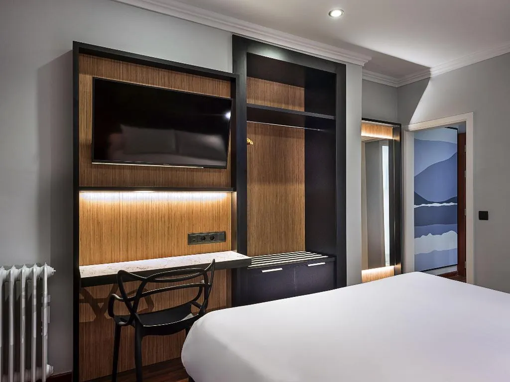 TWIN STANDARD Room, ibis Styles Figueres Ronda, Costa Brava