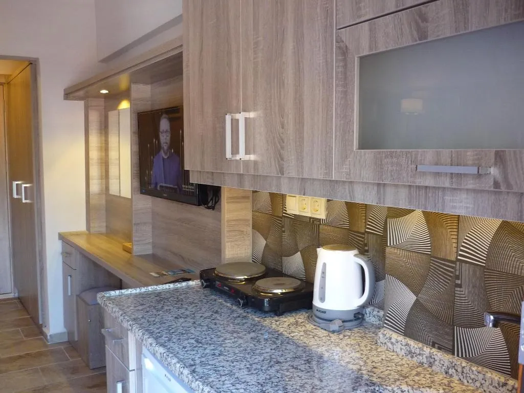 Room, Street61 Studios, Dalaman