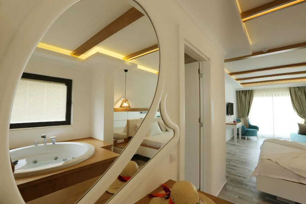 SUITE WITH JACUZZI Room, Payam Hotel, Dalaman