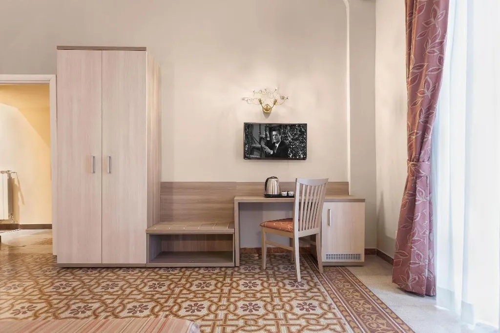 Room, Domus Napoleone, Naples