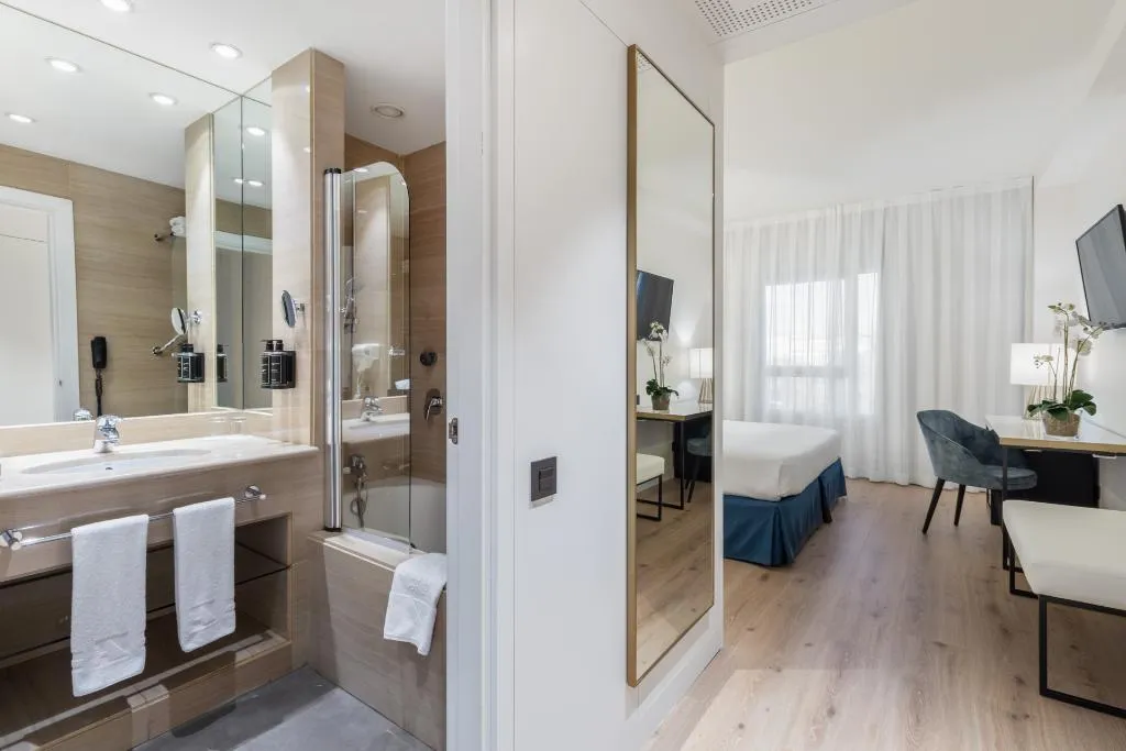 DOUBLE SUPERIOR Room, Eurostars Gran Madrid, Madrid