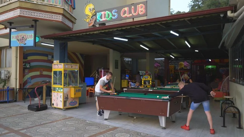 Sports and Entertainment, Exelcior Apart, Dalaman