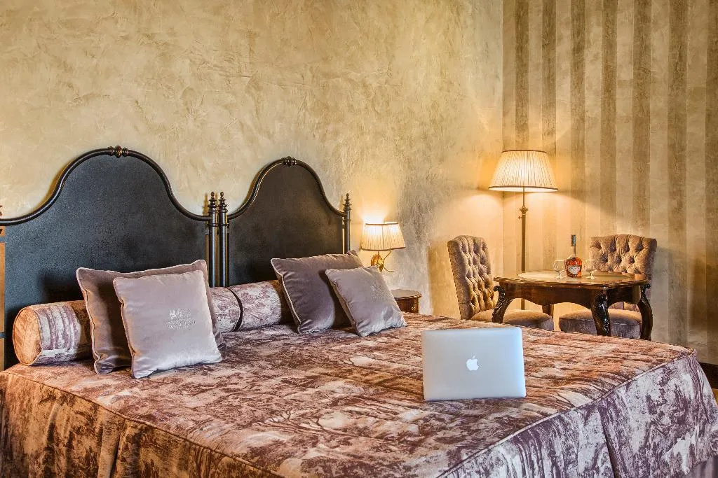Double or Twin DELUXE Room, Grand Hotel Baglioni, Florence