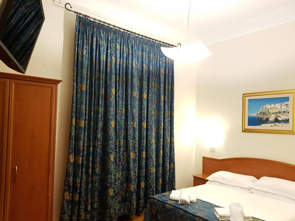 Room, Soggiorno Madrid, Florence