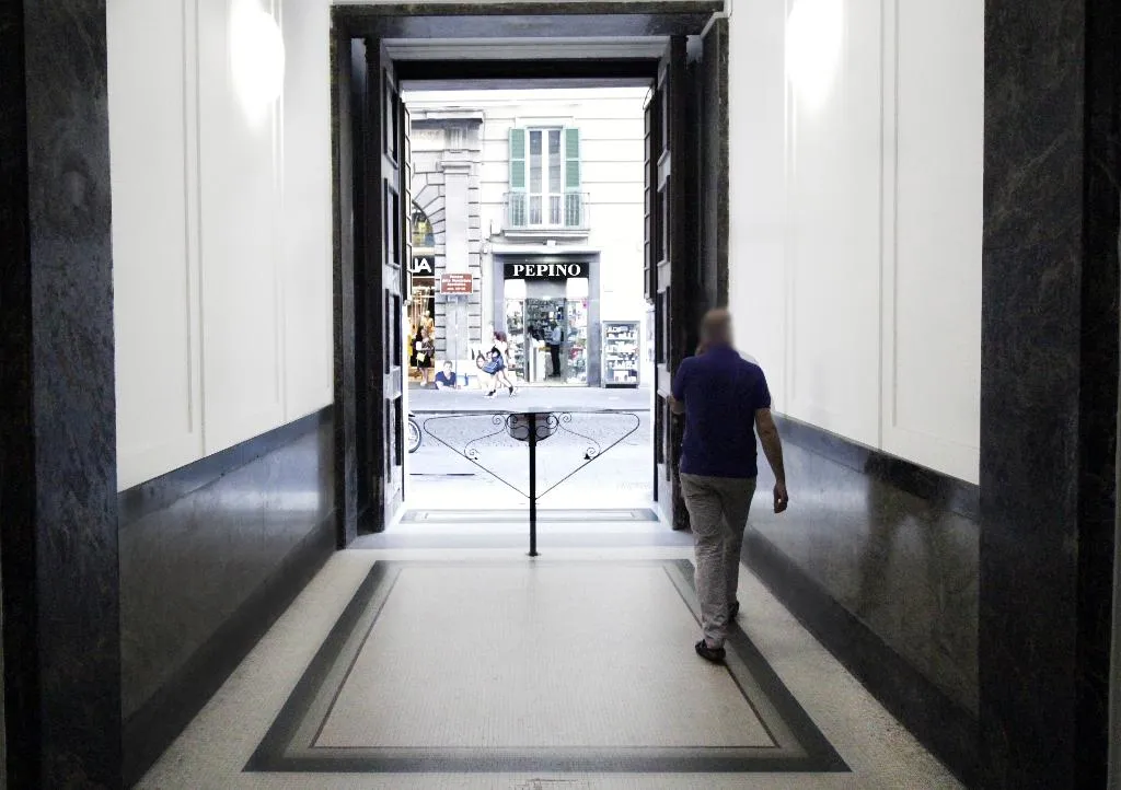 Lobby, Toledostop, Naples