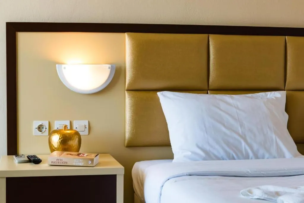 TRIPLE SUPERIOR TWO DOUBLE BEDS Room, Sunset Paradise, Crete